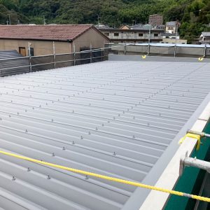 神田折半屋根塗替え塗装工事（施工前）